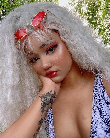 Ladokei Crystal erotische nette bild