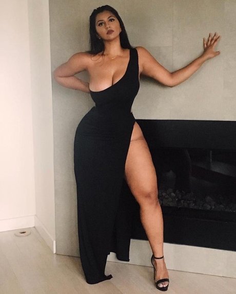 Cynthia Kumar sexy pornostar fotos