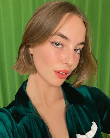 Amelie Manzoli model hd bilder