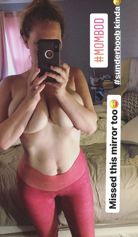 Busty schauspielerin akt bild