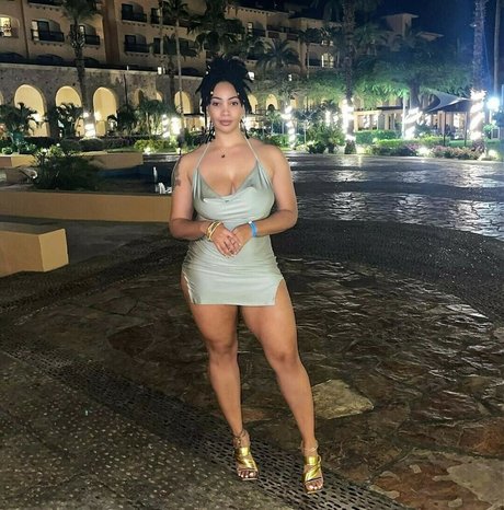 vollbusige milf onlyfans schöne freie bild