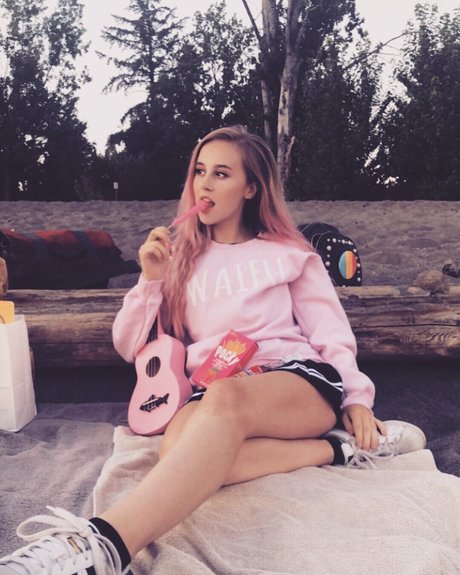 Bella Tha Killa erwachsene perfekte bild