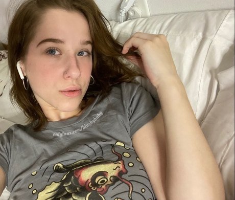 Blushybaby schauspielerin perfekte fotos