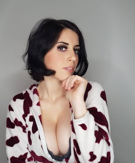 Lauramunay pornostar nackten bilder