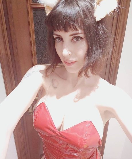 Lauramunay model nackten galerie