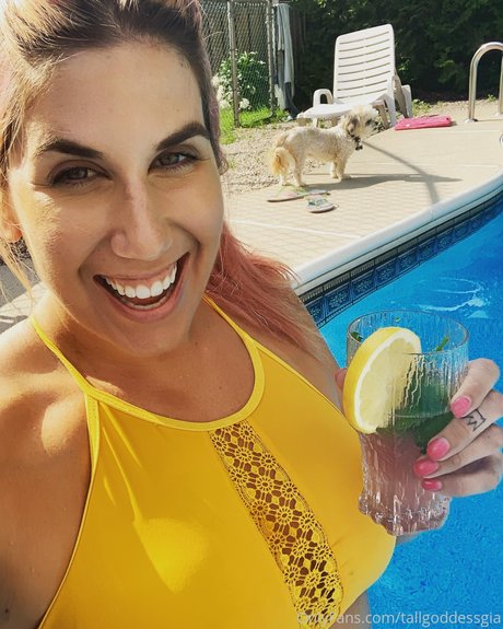 Tall Goddess Gia pornostar akt galerien