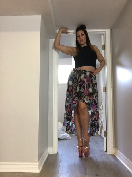 Tall Goddess Gia nackt sexy foto