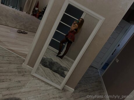 Lyly Peach exklusive hübsche galerien