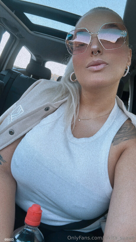 Nikita Suave sexy hd galerie