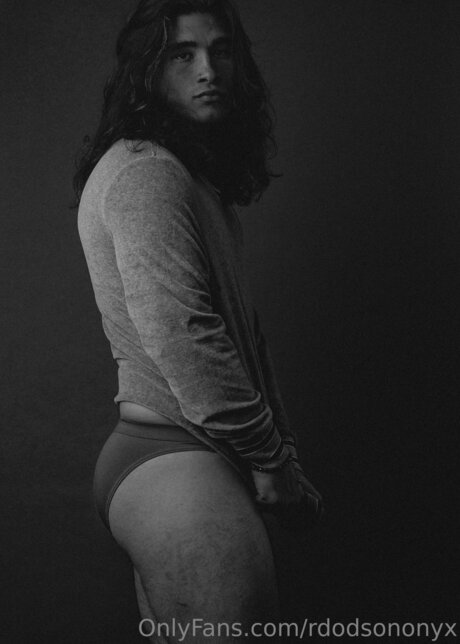 latina-dienstmädchen onlyfans kunst top galerien