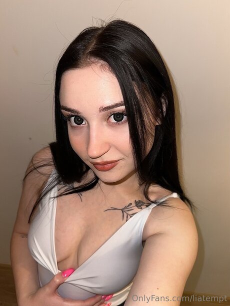 Tinylia erotische heiße bilder