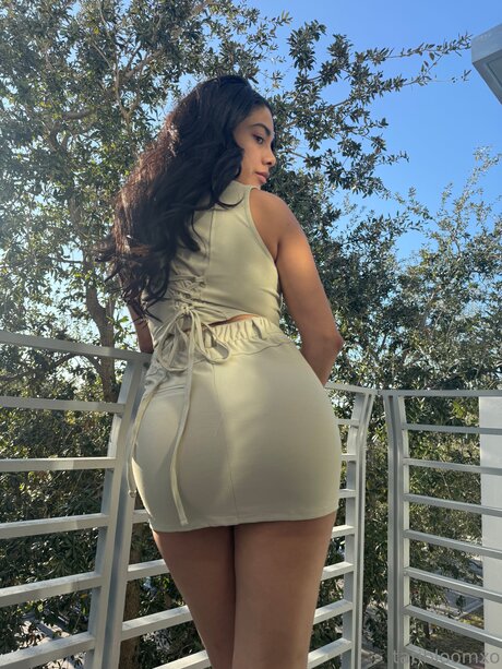 Tatibloomxo top nackt fotos