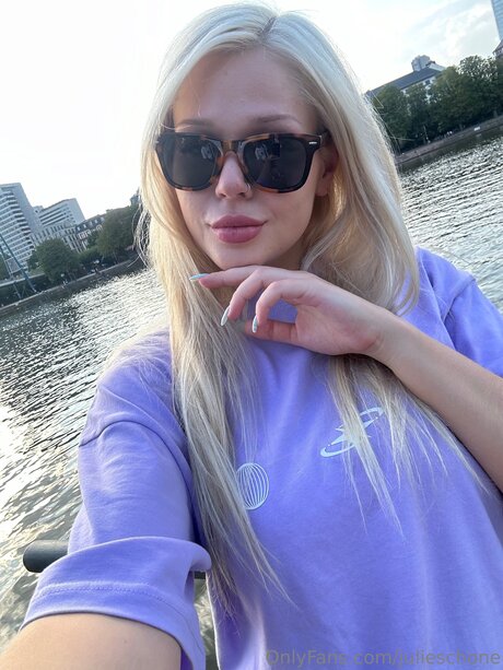 Julieschone heiße hübsche archiv