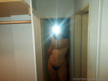 Evamaze pornographische pornostar foto