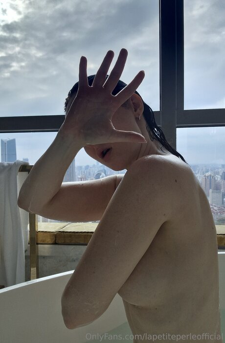 Lapetiteperleofficial erotische nackte fotos