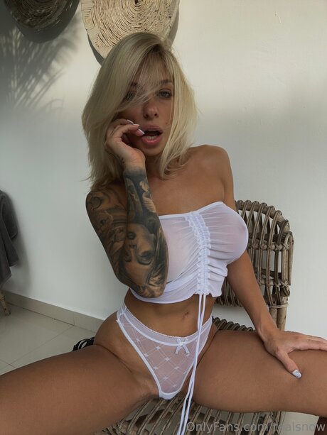 Realsnow schauspielerin beste bild