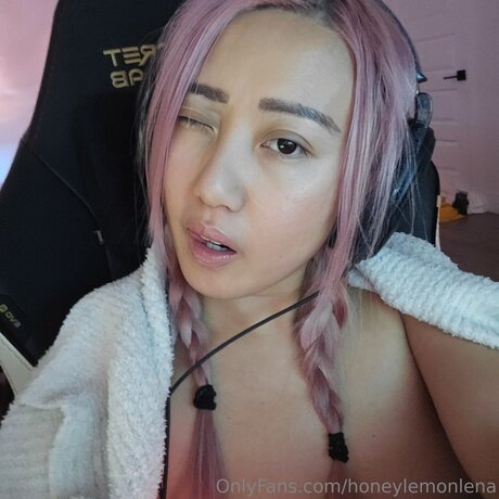 Honeylemonlena schauspielerin nackten bild