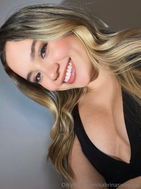 Sabrinasweeney sexy hd bild