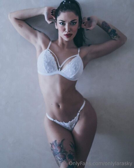 Onlylarasky porno nette foto