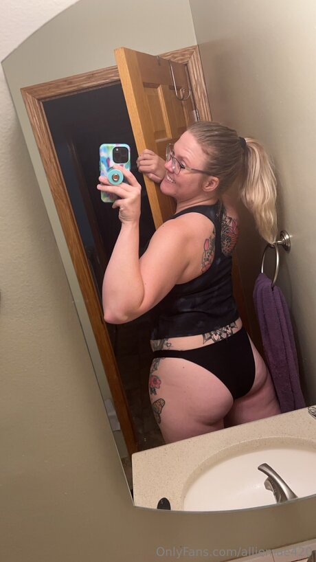 dünne brünette nur fans erwachsene kunst archiv