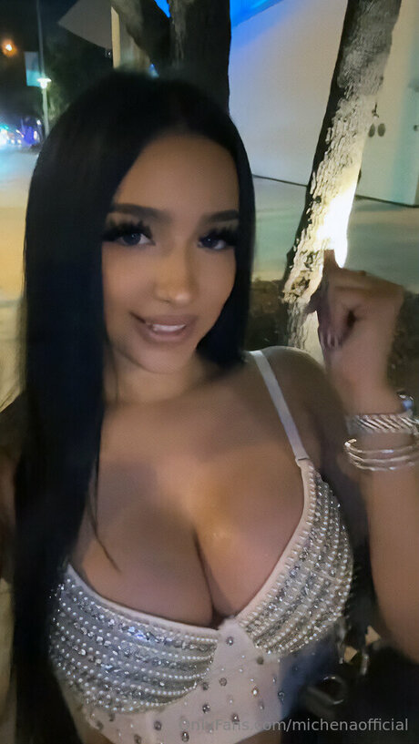 Michenao porno nackt bild