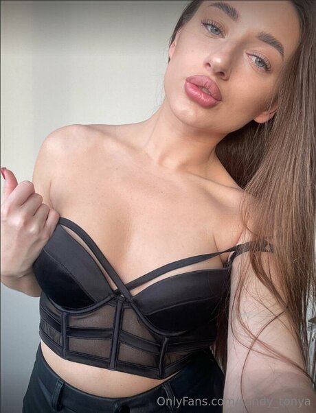 Candy Tonya porno akt bilder