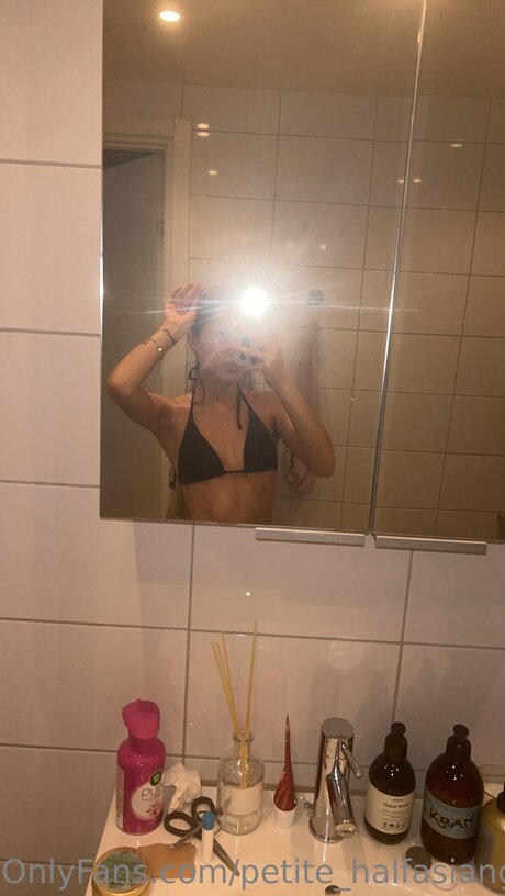 Petite Halfasiangirl schauspielerin erwachsene fotos