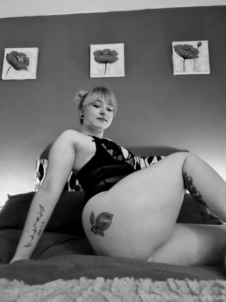 Peachieplum nacktheit akt archiv