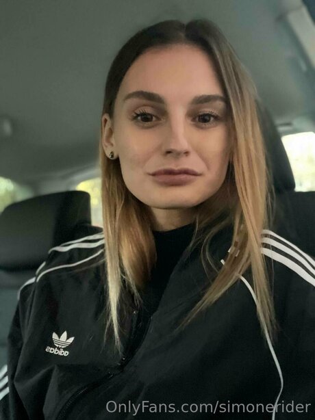 Simonerider hübsche xxx bild