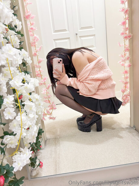 Lilylightsworn top erotische galerie