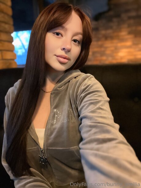 Bunny Emilia pornographische pornostar fotos