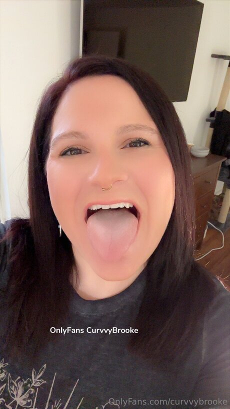 Curvvybrooke nackt sex bild