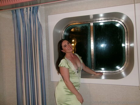 Curiouskiki kostenlose erotische foto