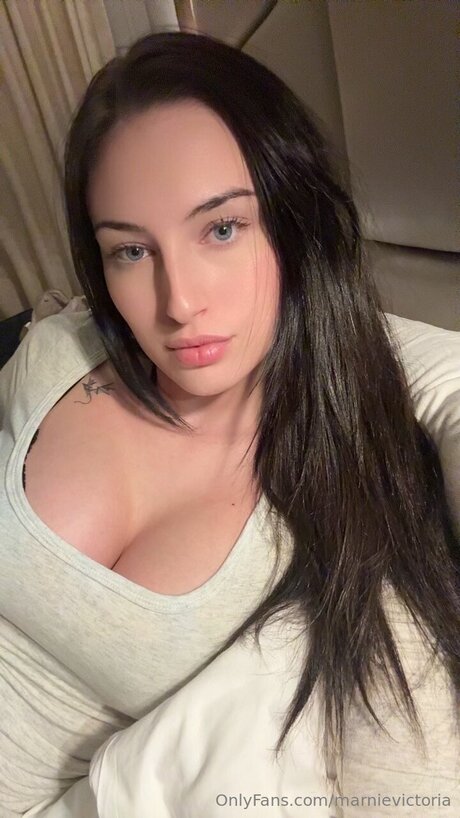 Marnievictoria erwachsene nacktheit foto