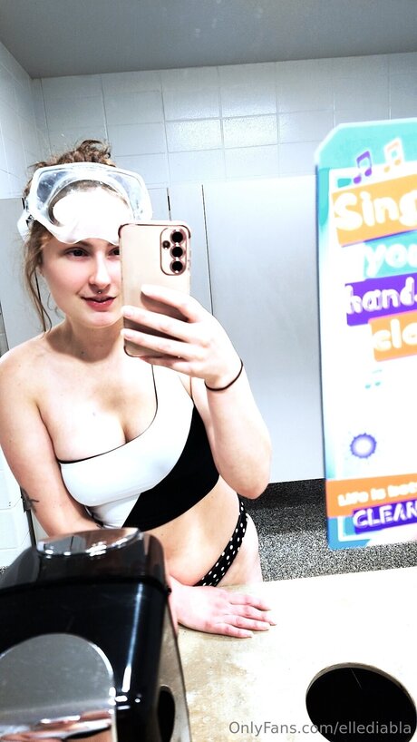 Ellediabla nacktheit sex bild