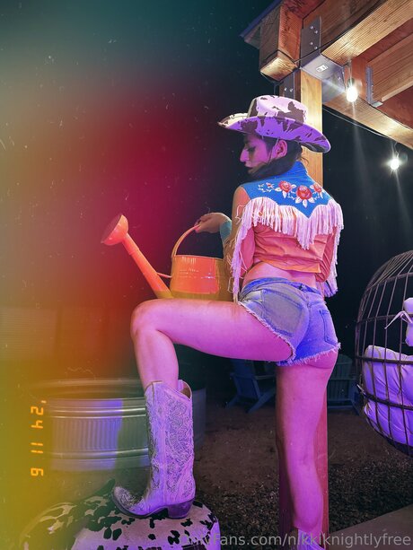 Nikkiknightlyfree hübsche akt bilder