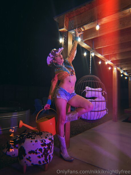 Nikkiknightlyfree porno akt fotos