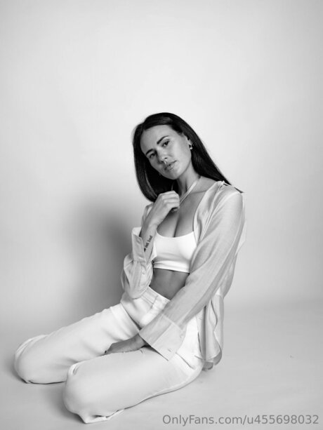 Asmrwitholivia nette fotos