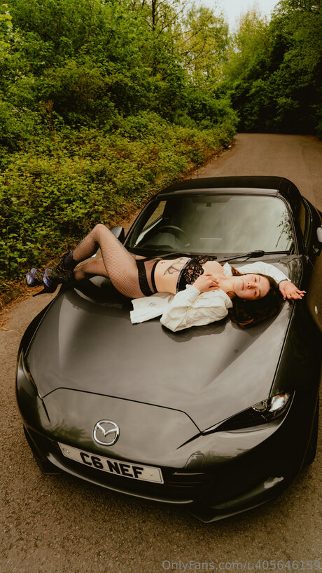 U405646159 model nackten fotos