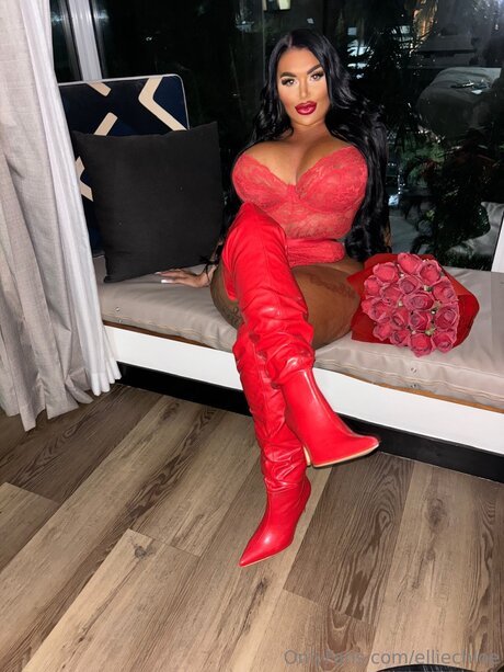 Elliechloe kostenlose pornostar foto