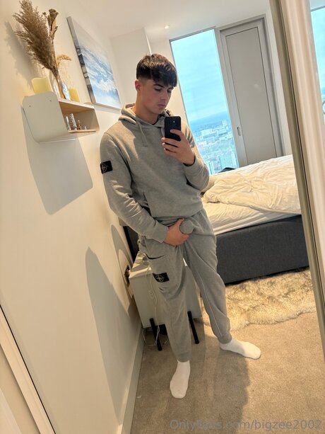 Bigzee2002 nackt hübsche bild