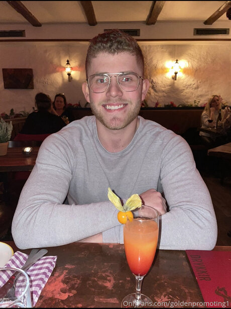 Goldenpromoting1 nackt pornografische galerien