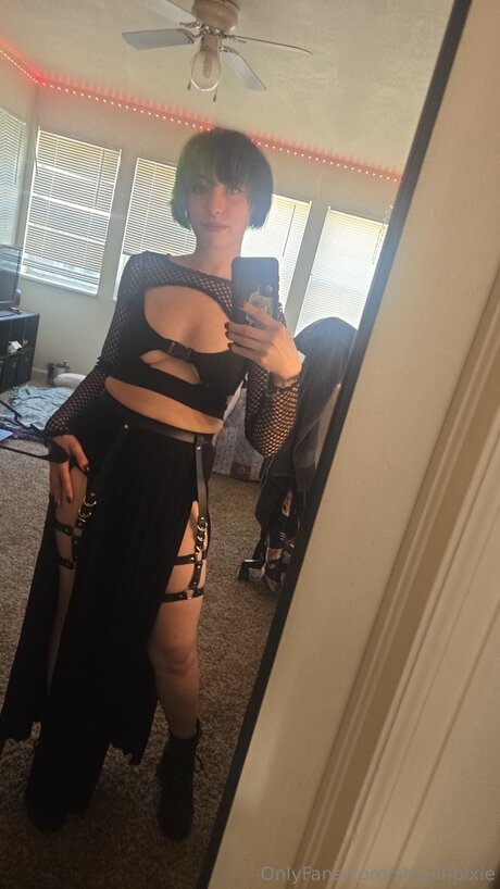 Shy Lil Pixie heiße erwachsene galerie