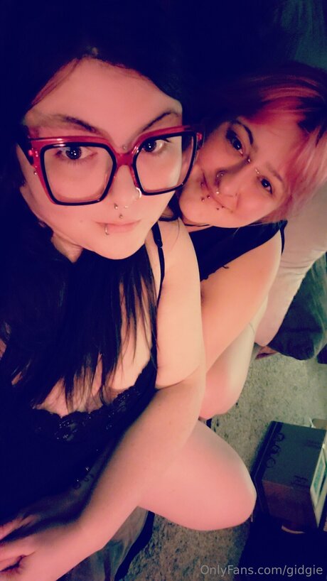 Gidgie erwachsene akt foto