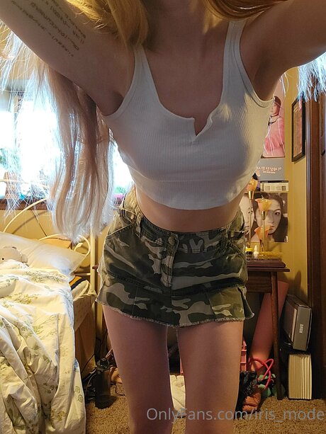 Thebunnyiris pornostar nackte bild