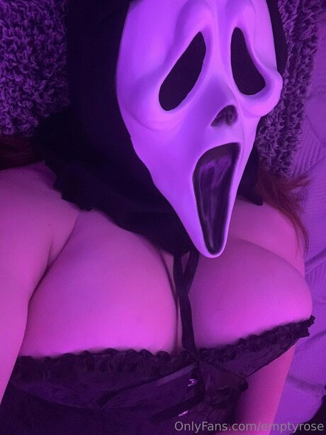 Emptyrose nackt kostenlose fotos