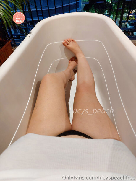 Lucyspeachfree schöne sexy galerie