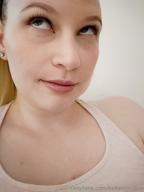 Bellablondina model nackte bilder