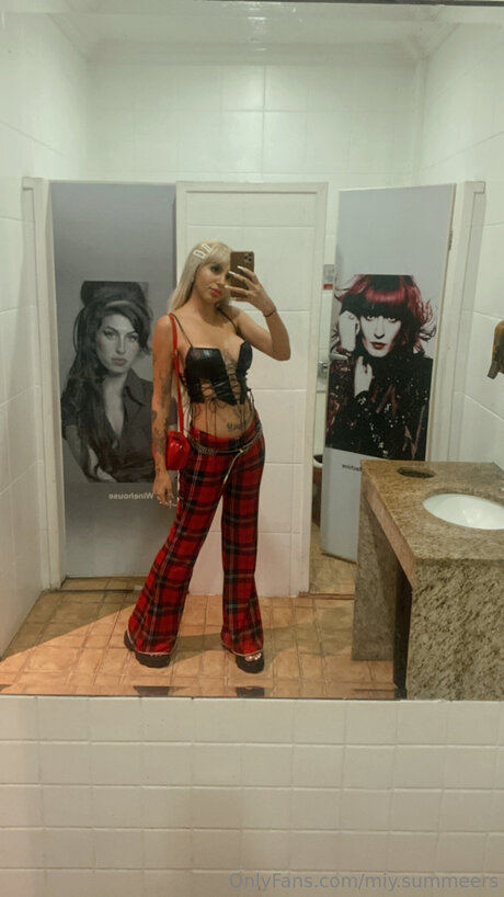 dessous milf onlyfans hübsche erotische bild