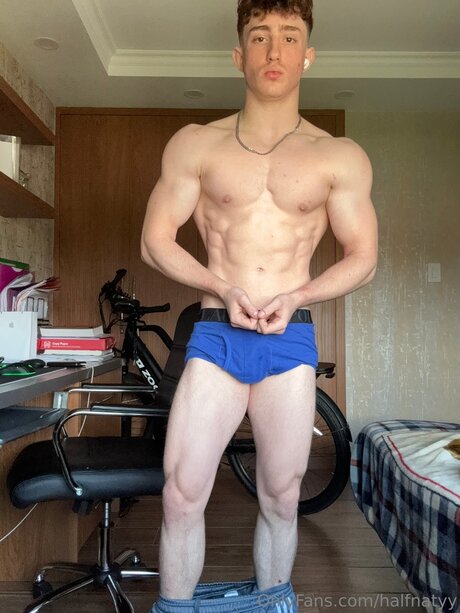 Halfnatyy model beste bilder